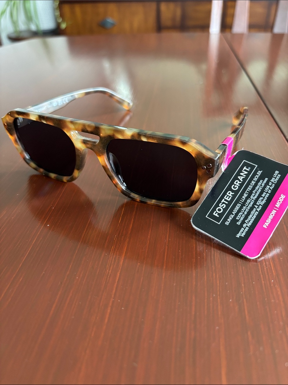 Foster Grant 100% UVA-UVB protect,tortoise shell,animal print frame, brown len